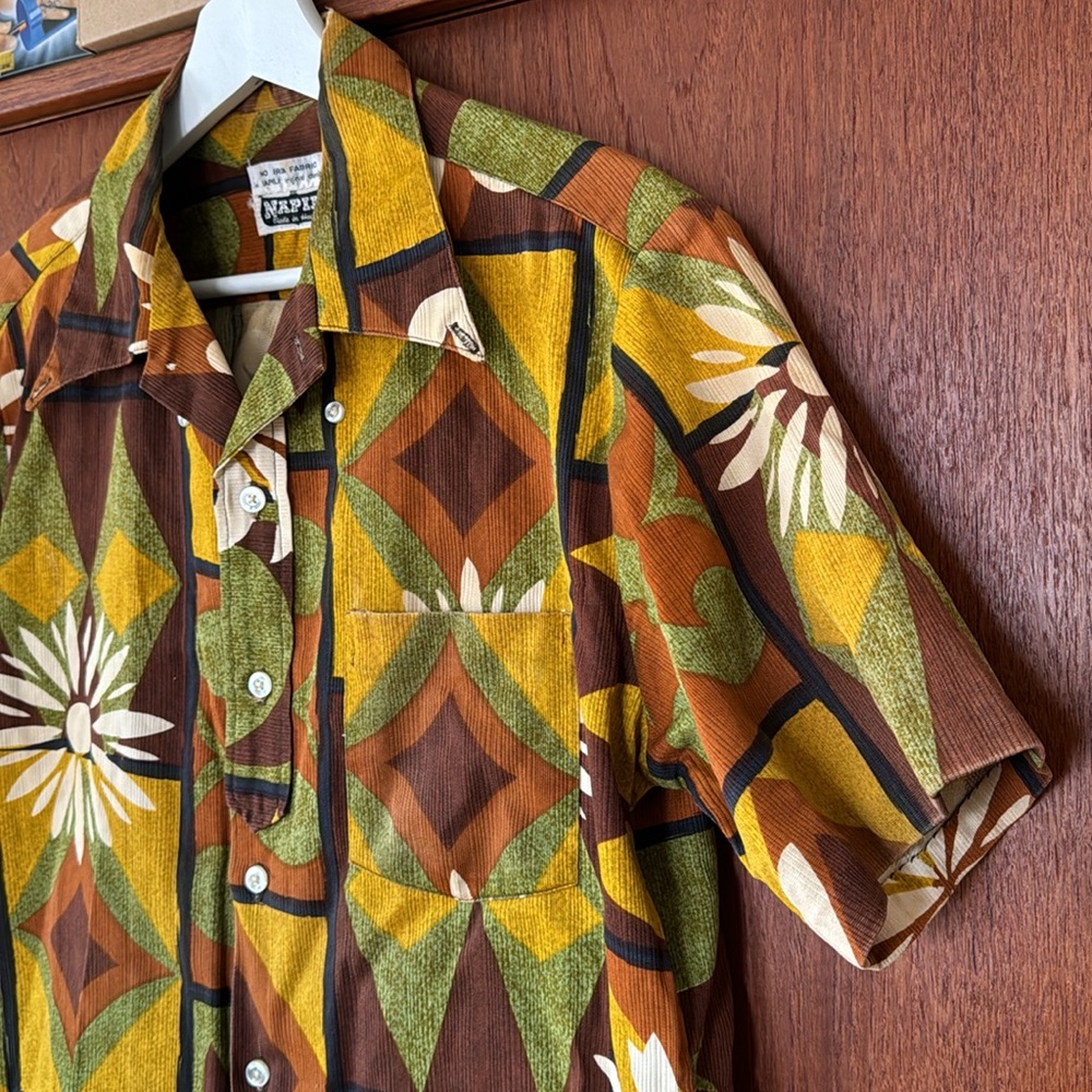 Napili Hawaiian shirt. No iron fabric. Vintage retro tiki tropical ποΈπ΄ππ»ββοΈπ§π - Picture 4 of 13